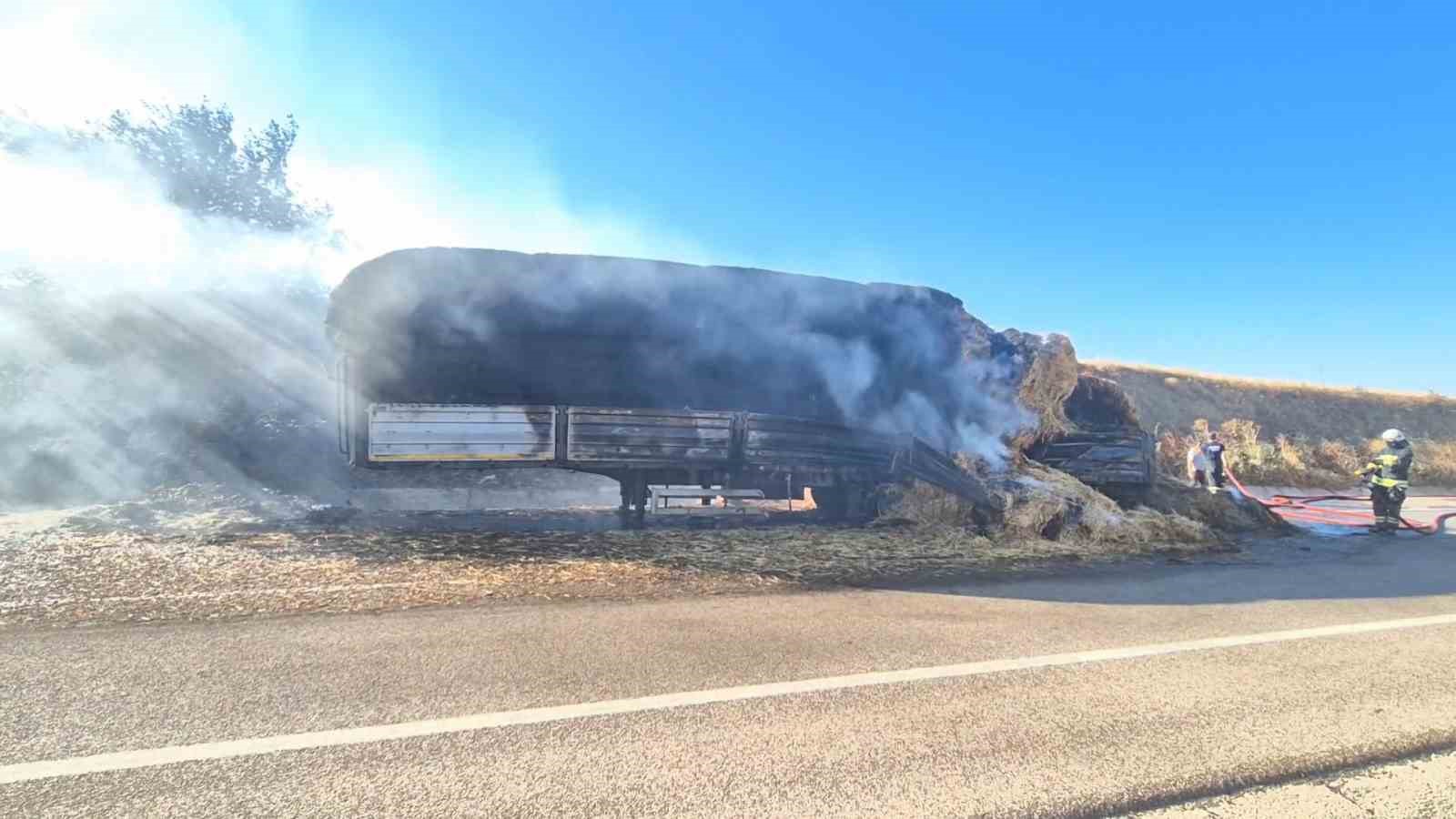 Tekirdağ’da yanan araçtaki alevler önce tarlaya, sonra tıra sıçradı