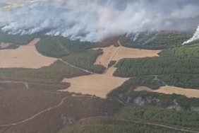 Çanakkale’de devam eden orman yangınına havadan ve karadan yoğun müdahale devam ediyor