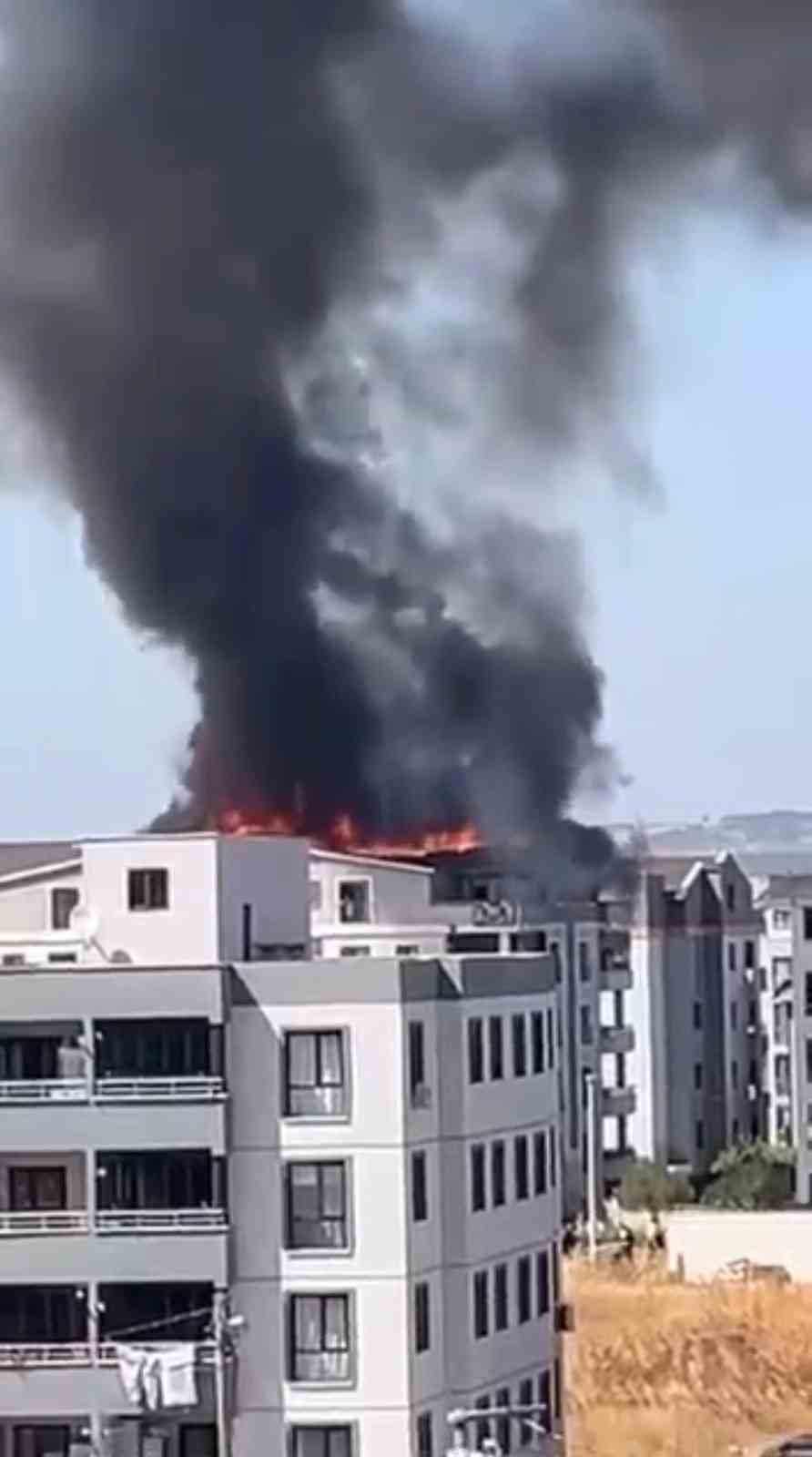 Bursa’da 6 katlı apartmanda yangın