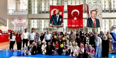 Bozüyük’te öğrenciler voleybol finalinde ter döktü