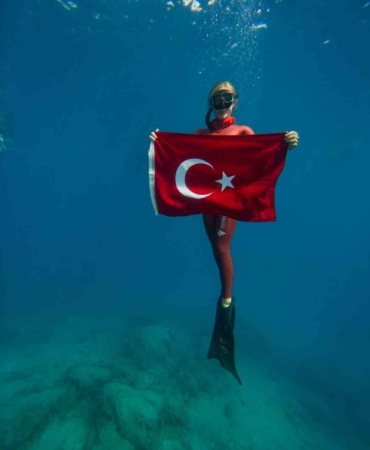 Milli sporcu Şahika Ercümen’den, zafer dalışı