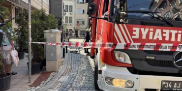Beşiktaş’ta 3 katlı binada yangın paniği
