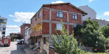 Sultanbeyli’de 3 katlı bina çökme riski nedeniyle boşaltıldı