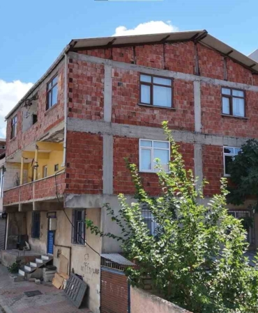Sultanbeyli’de 3 katlı bina çökme riski nedeniyle boşaltıldı