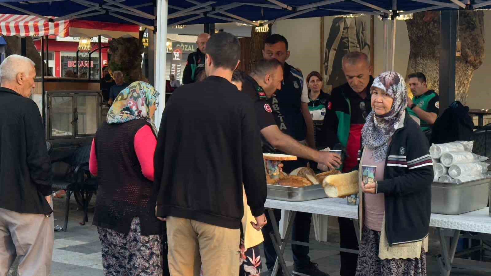 Gölcük, Balıkesir halkına desteğe koştu