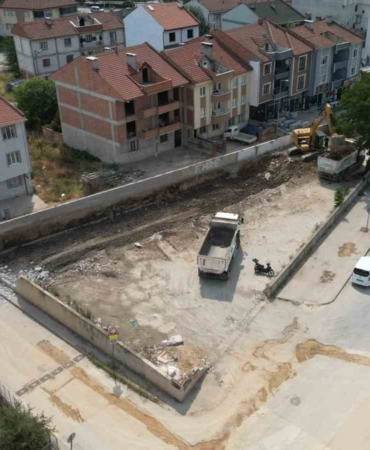 İnegöl’de atıl vaziyetteki boş alan otoparka dönüşüyor