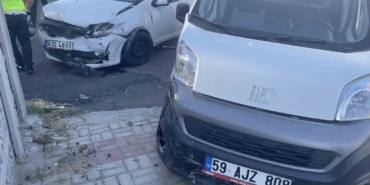 Tekirdağ’da otomobil hafif ticari araçla kafa kafaya çarpıştı: 1 yaralı