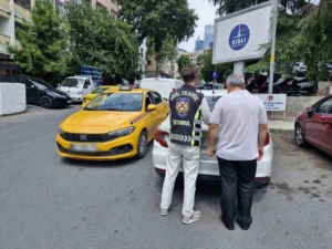 Fatih’te yolcu seçen ticari taksi şoförü yakalandı