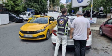 Fatih’te yolcu seçen ticari taksi şoförü yakalandı