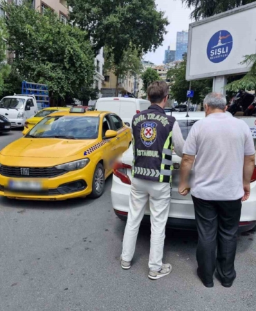 Fatih’te yolcu seçen ticari taksi şoförü yakalandı