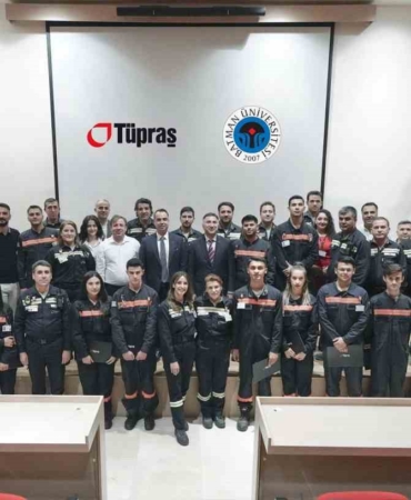 Batman Üniversitesi ve Tüpraş iş birliğiyle gerçekleştirilen Temel Rafinericilik Staj Programı tamamlandı