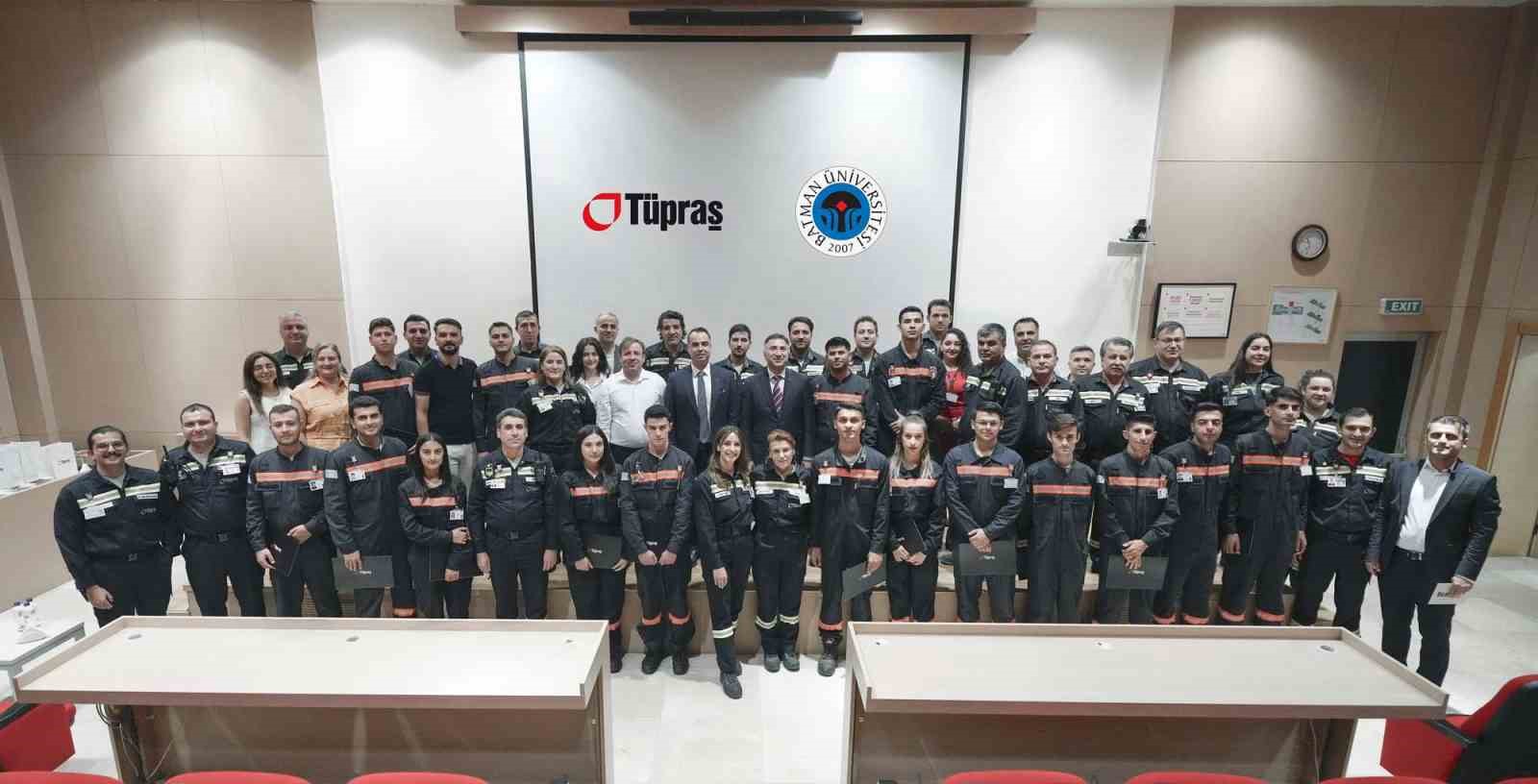 Batman Üniversitesi ve Tüpraş iş birliğiyle gerçekleştirilen Temel Rafinericilik Staj Programı tamamlandı