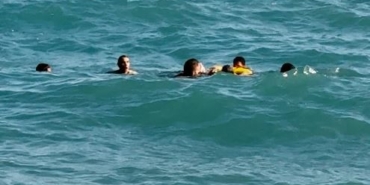 Arnavutköy’de denize giren kişi son anda ölümden döndü