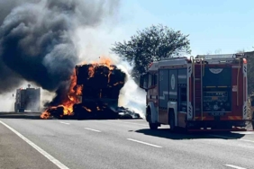 LPG’li otomobil yangını önce tarlaya sonra tıra sıçradı