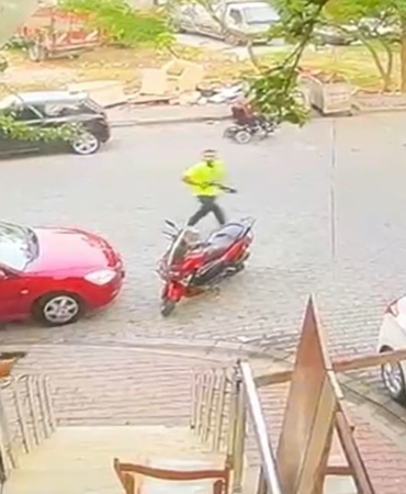 Husumetlilerin oturduğu kıraathaneye pompalı tüfekle ateş açtı