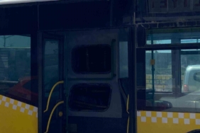 Kadıköy’de İETT otobüsünün motor kısmında yangın çıktı