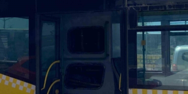 Kadıköy’de İETT otobüsünün motor kısmında yangın çıktı