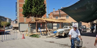 Sındırgı’da depremzede esnaflar için konteyner çarşı kuruluyor