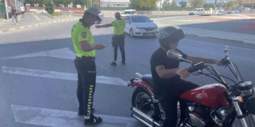 Kask takmayan 4 sürücüye: 3 bin 972 lira ceza