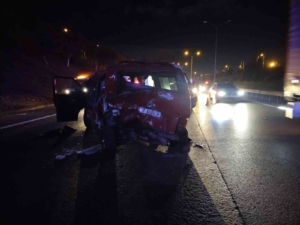 Sultanbeyli’de 2 minibüs çarpıştı: 9 yaralı