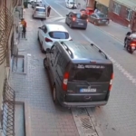 Esenyurt’ta miras kavgası: Tartıştığı ablasının arabasının camını çekiçle kırdı