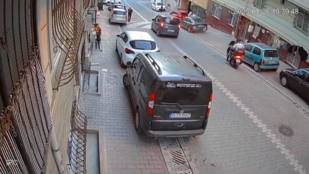 Esenyurt’ta miras kavgası: Tartıştığı ablasının arabasının camını çekiçle kırdı