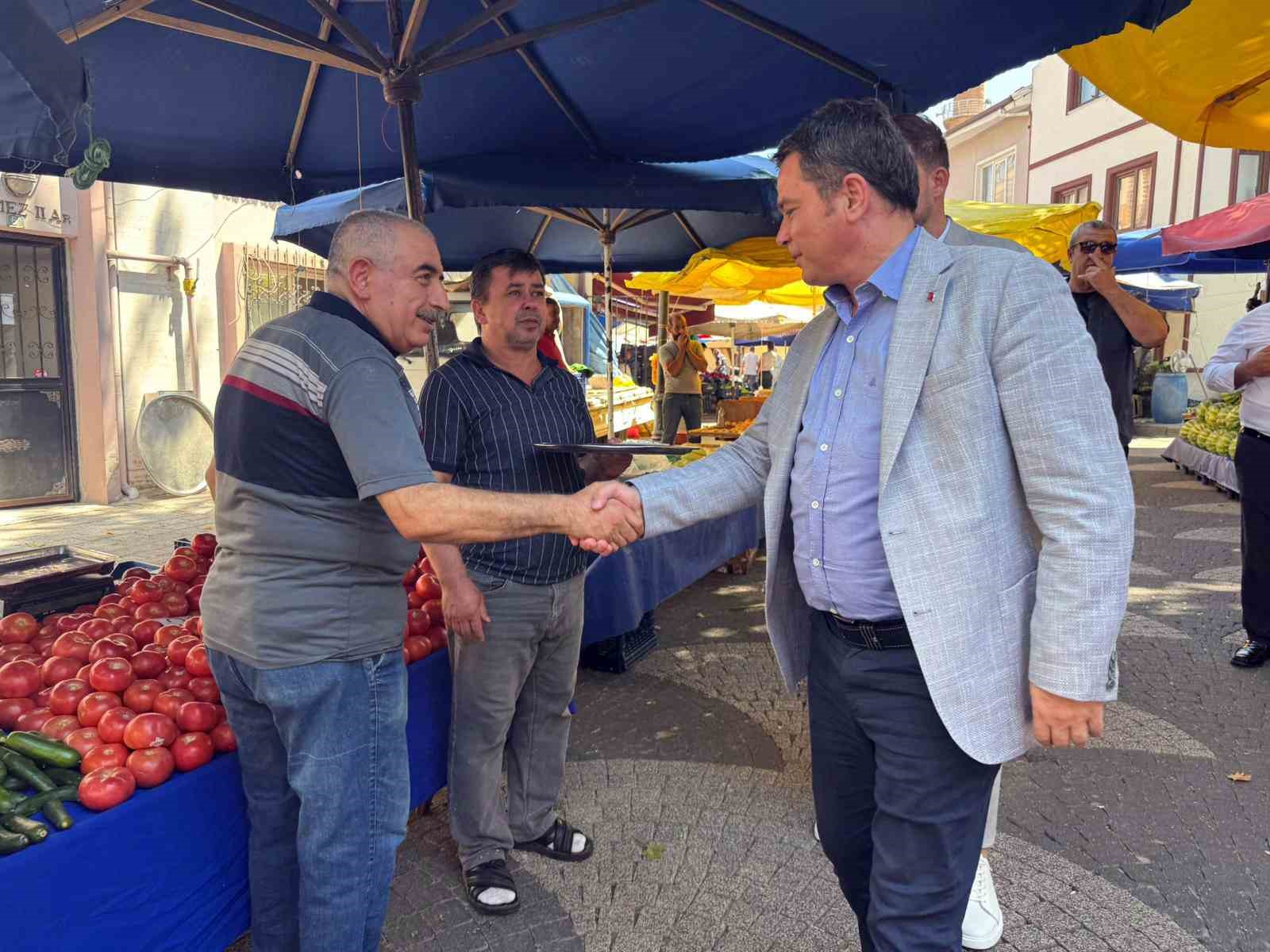Başkan Aydın, Muradiye Pazarı’nda esnaf ve vatandaşla buluştu