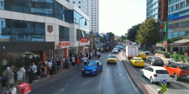 Beşiktaş’ta gece yarısı sıraya girdiler: Hediye çeki için 8 saat kuyrukta beklediler