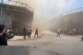 Sanayi sitesinde iş yeri yangını: Siyah dumanlar gökyüzünü kapladı