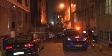 Bakırköy’de tarihi ahşap binada çökme meydana geldi