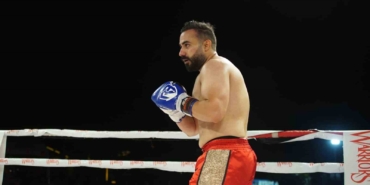 Polis memuru kick boks müsabakasında Pakistanlı rakibini nakavt ederek şampiyon oldu