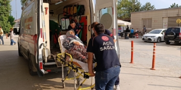 Otomobil kamyona çarptı: 4 yaralı