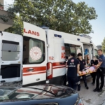 Avcılar’da cam silerken düşen kadın yaralandı