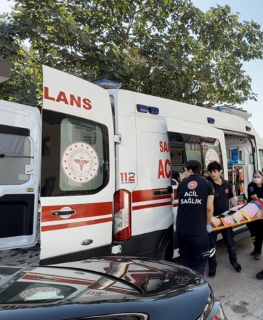 Avcılar’da cam silerken düşen kadın yaralandı