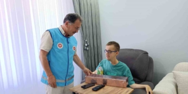 Kas hastası genç, biriktirdiği parayı Gazze’deki çocuklara bağışladı