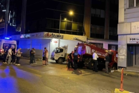 Kağıthane’de 5 katlı iş merkezinin çatısında yangın çıktı