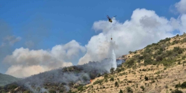 Tekirdağ Şarköy’de makilik alanda çıkan yangına müdahale ediliyor