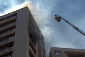 Bağcılar’da 15 katlı apartmandan alevler yükseldi
