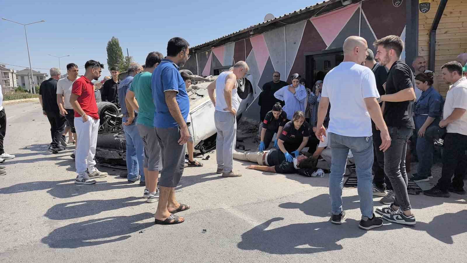 Kontrolden çıkan otomobil takla atarak karşı yola uçtu