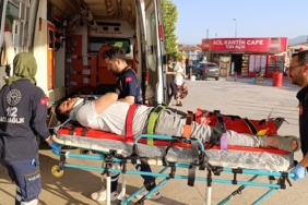 Mesai arkadaşını çekiçle darbetti