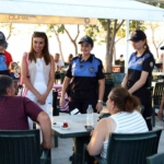 Çanakkale’de polisler ve muhtarlar vatandaşları bilgilendirmek için sahada