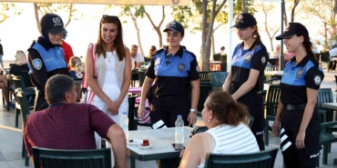 Çanakkale’de polisler ve muhtarlar vatandaşları bilgilendirmek için sahada