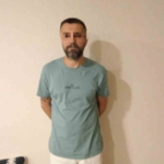 Polisler turist kılığına girdi, aranan şahsı yakaladı