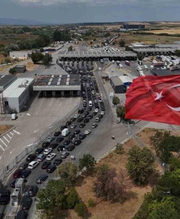Gurbetçiler dönüş yolunda: Hasret ve hüzün Kapıkule’de
