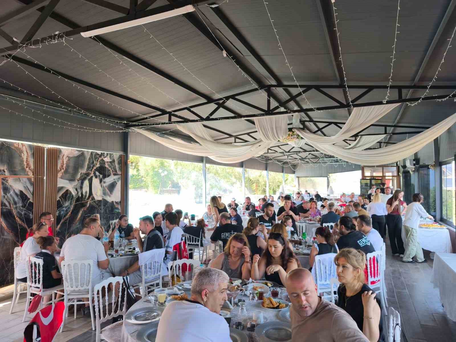 Gemlik Beşiktaşlılar Derneği üyeleri kahvaltıda buluştu