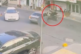 Kazada motosikletten fırlayan sürücü kameraya yansıdı