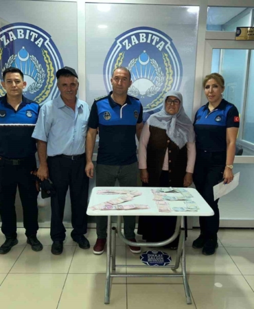 Oğlunun nikahına geldi içinde 1 çeyrek altın ve 38 bin lira olan çantası kaybetti