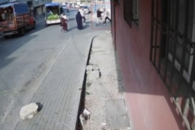 Avcılar’da husumetlisini "yan baktın" diyerek bıçaklayan şüpheli kamerada