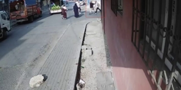 Avcılar’da husumetlisini "yan baktın" diyerek bıçaklayan şüpheli kamerada