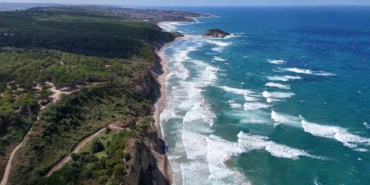 Yasak sonrası Şile sahilleri boş kaldı: Dalgalar havadan görüntülendi